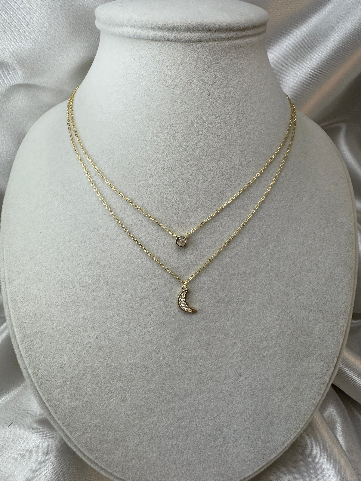 Collana doppio filo con punto luce e luna