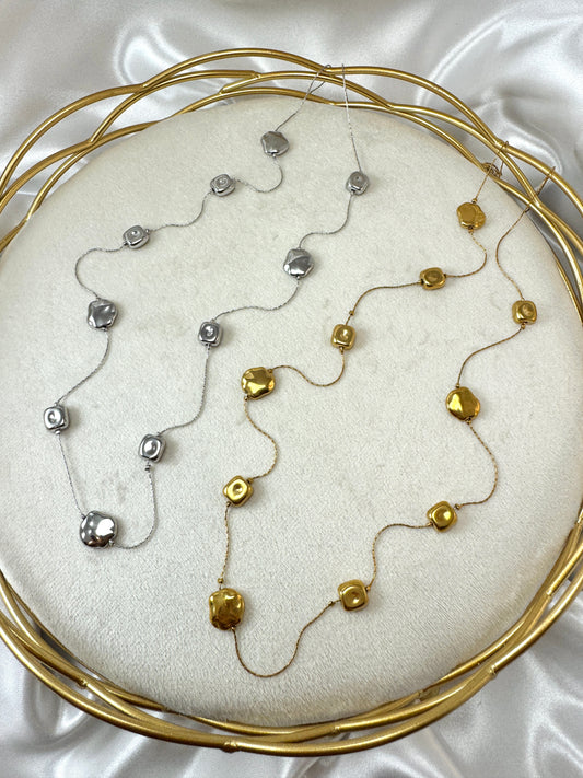 Collana lunga con pepite