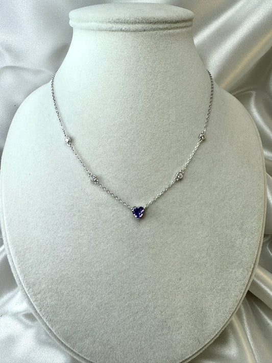Collana con cuore viola e punti luce