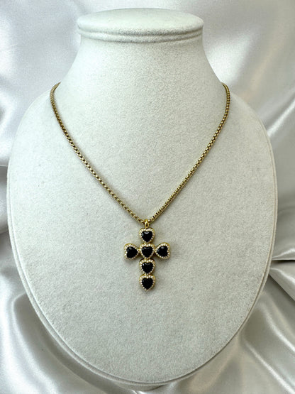 Collana con croce e brillantini a cuore