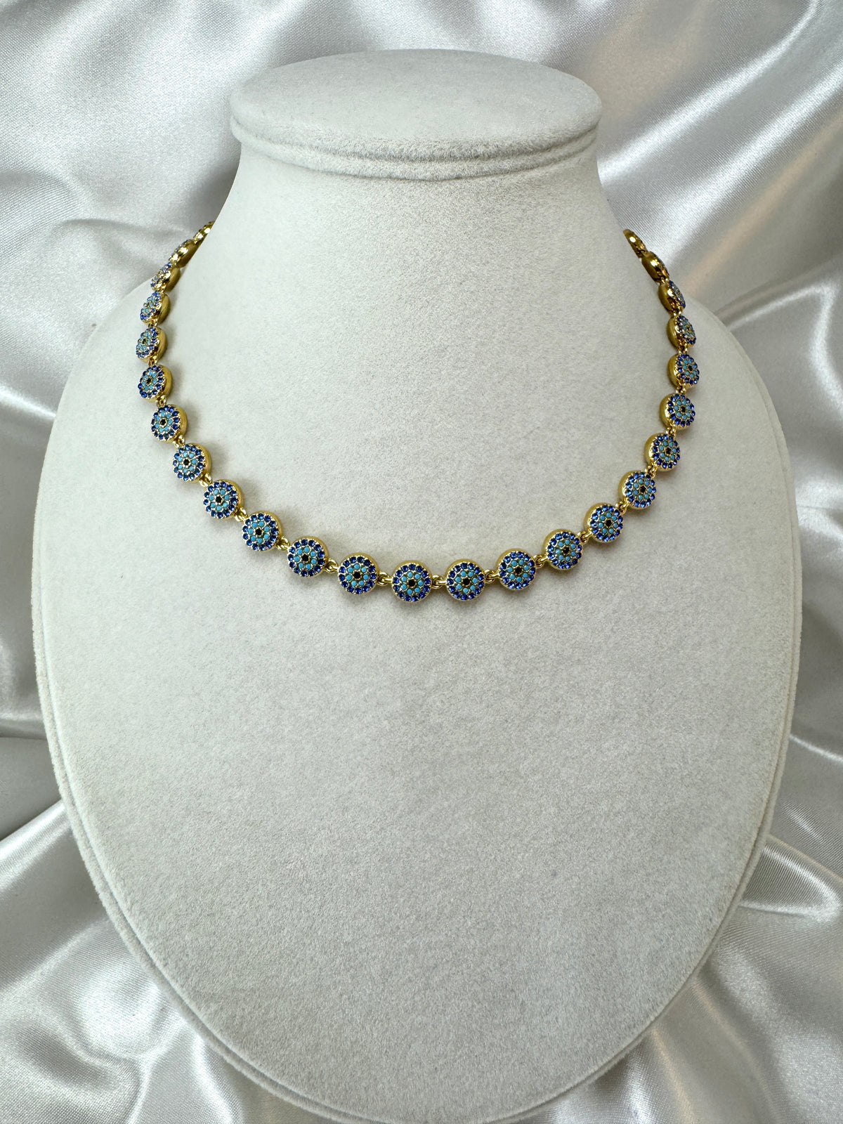 Collana con occhi turchi