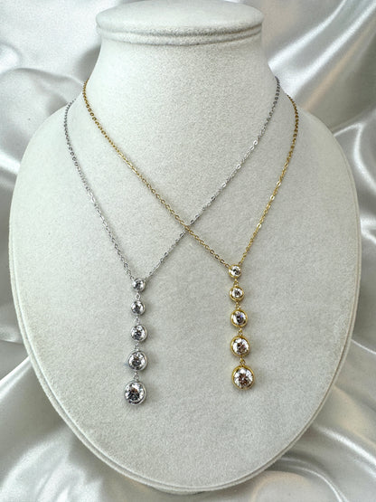Collana con pendente di brillantini tondi