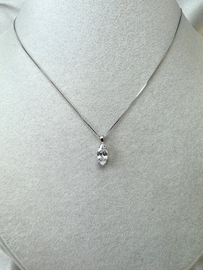 Collana punto luce con taglio marquise