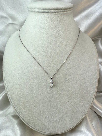 Collana punto luce con taglio marquise