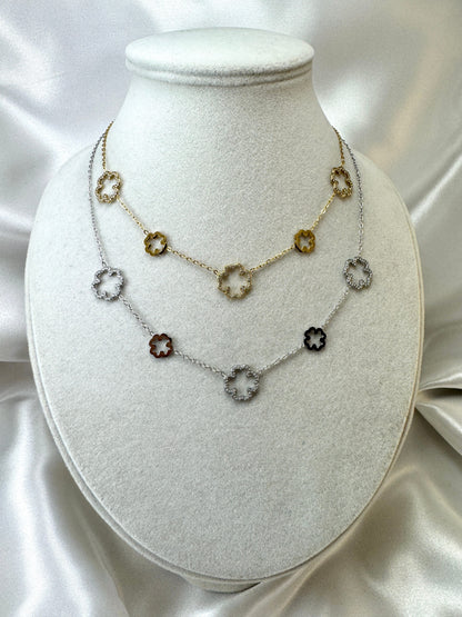 Collana con quadrifogli stilizzati