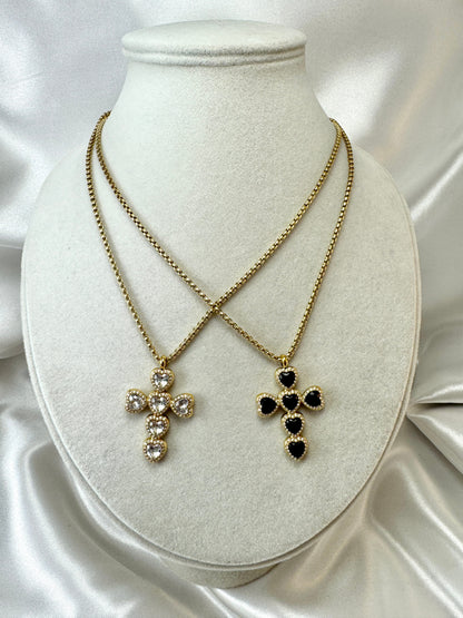 Collana con croce e brillantini a cuore