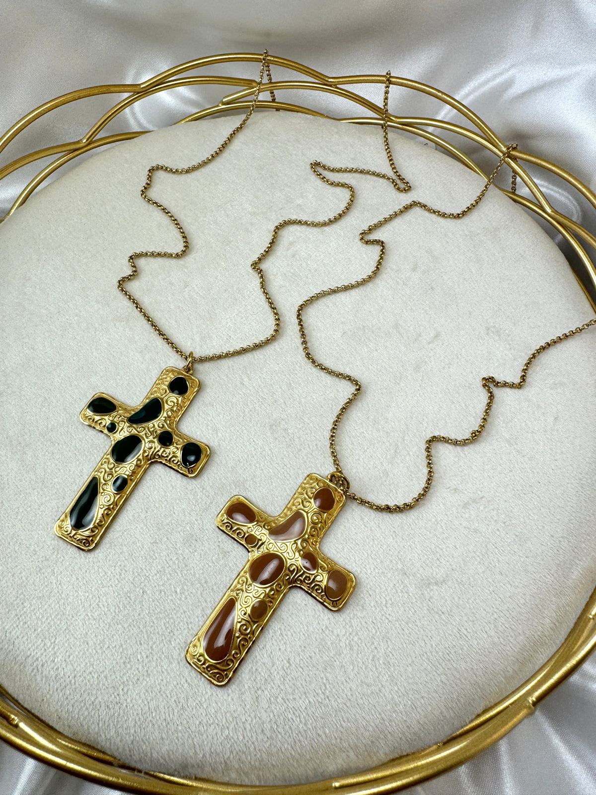 Collana lunga con croce smaltata