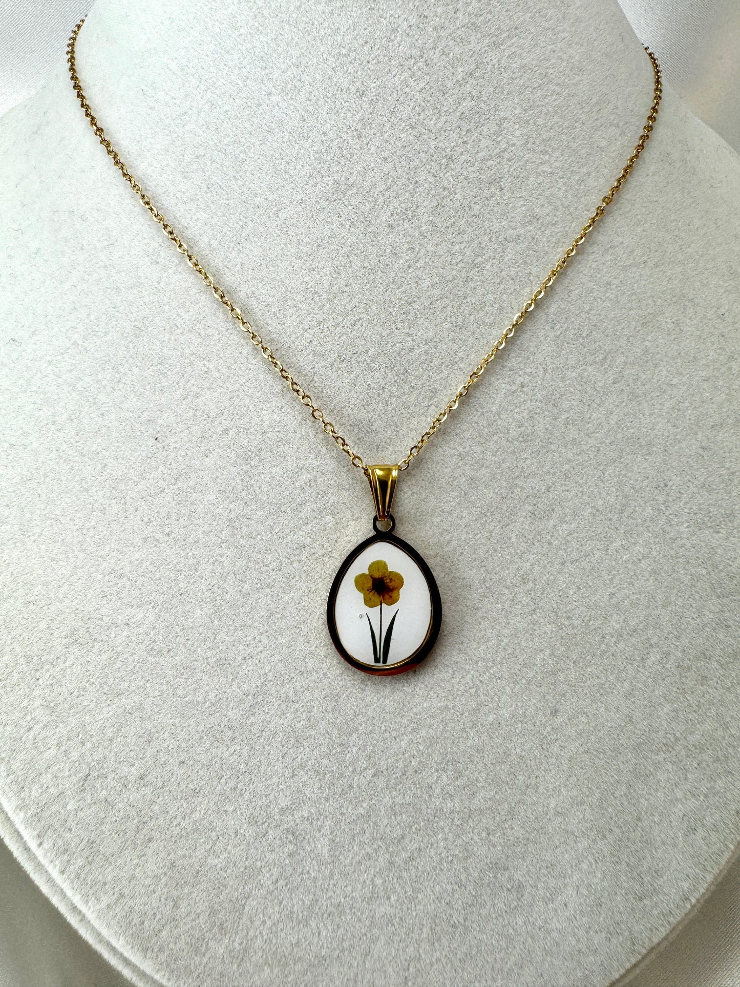 Collana cabochon con fiore giallo