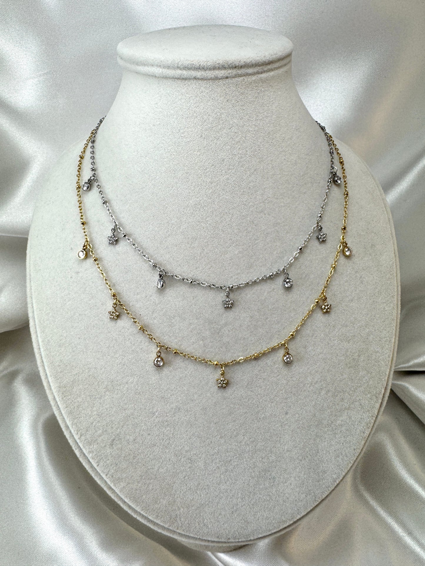 Collana con micro stelle e punti luce