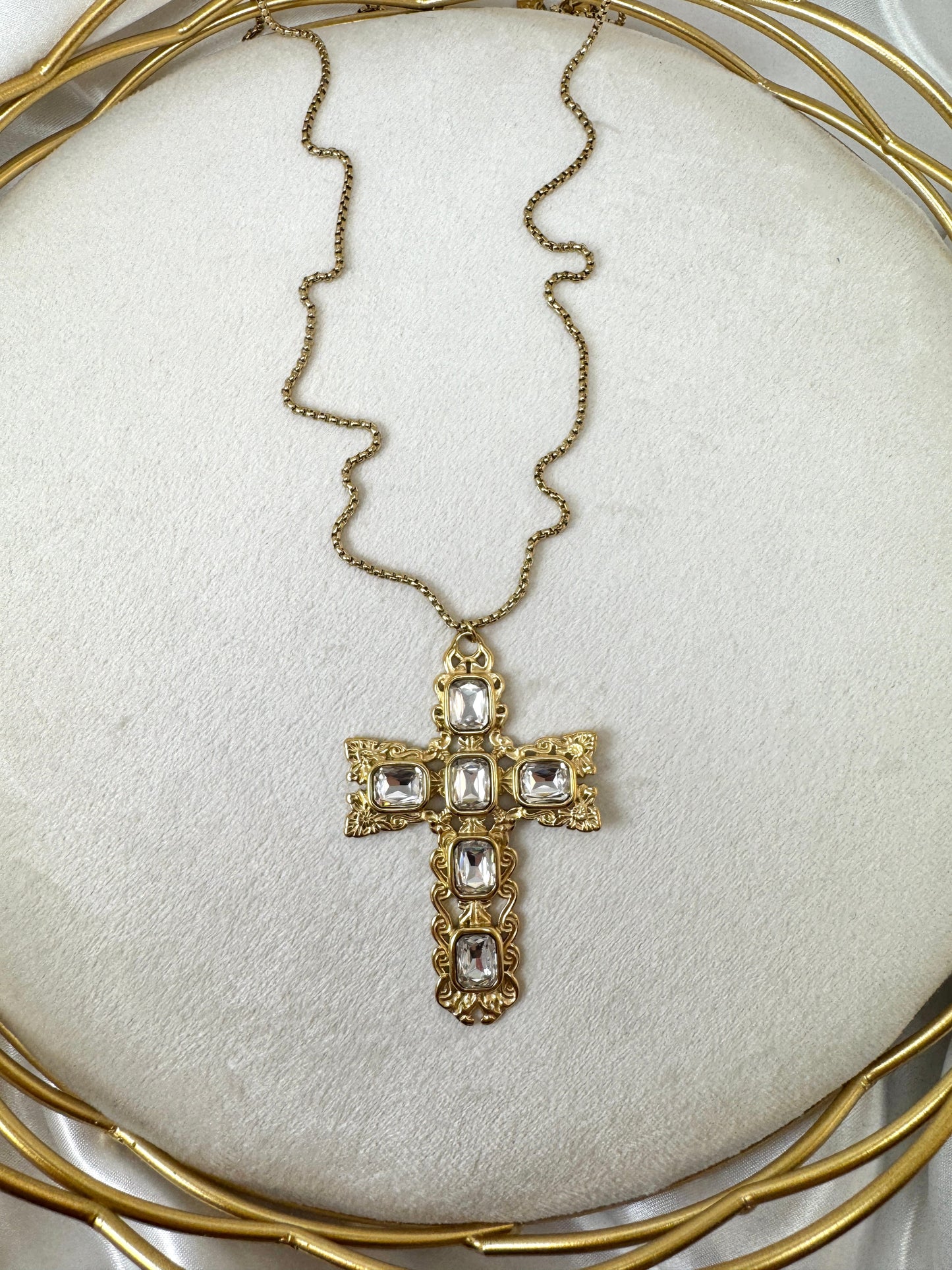 Collana lunga con croce lavorata di strass