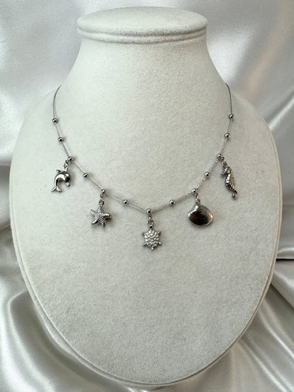 Collana con ciondoli marini bombati