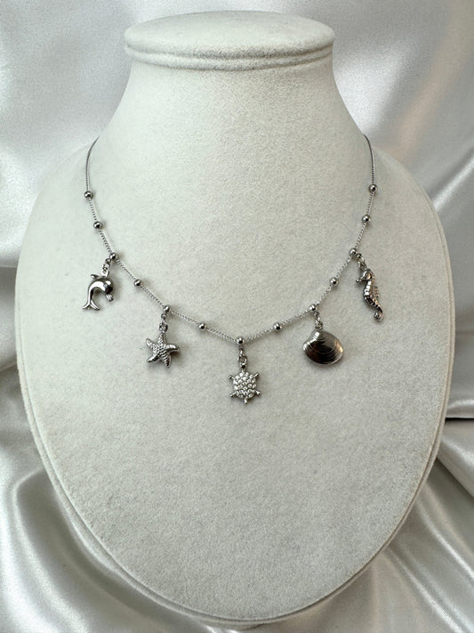 Collana con ciondoli marini bombati