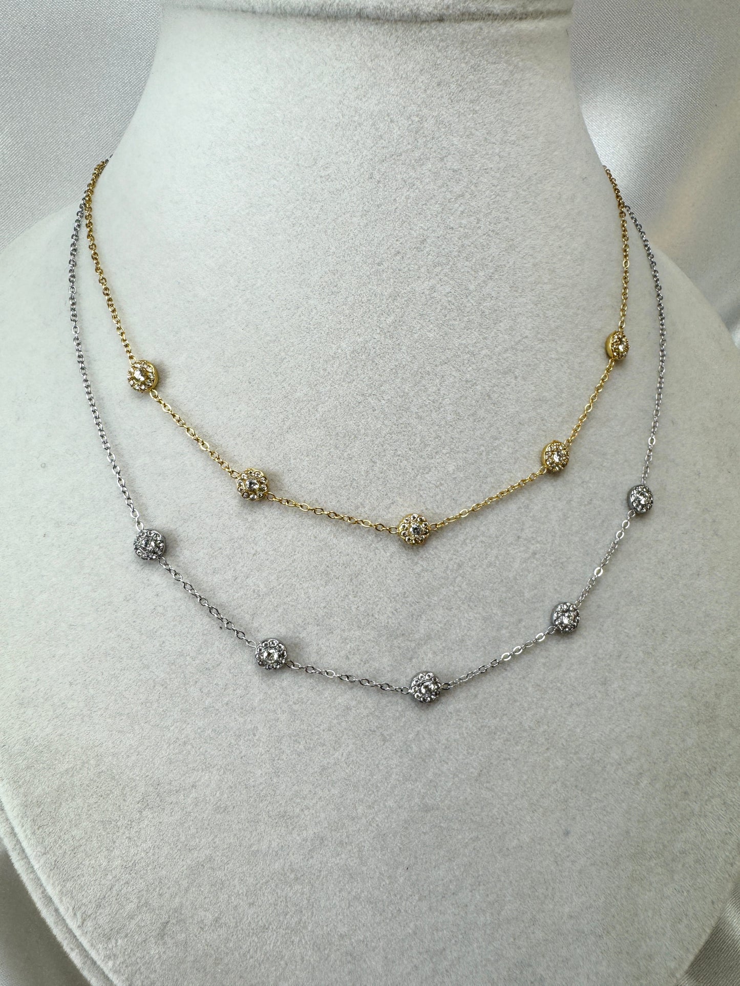 Collana con tondini di brillantini