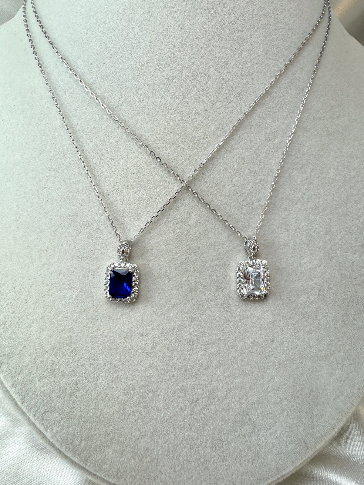 Collana con zircone rettangolare