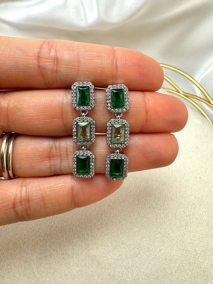 Orecchini pendenti con brillantini rettangolari colorati