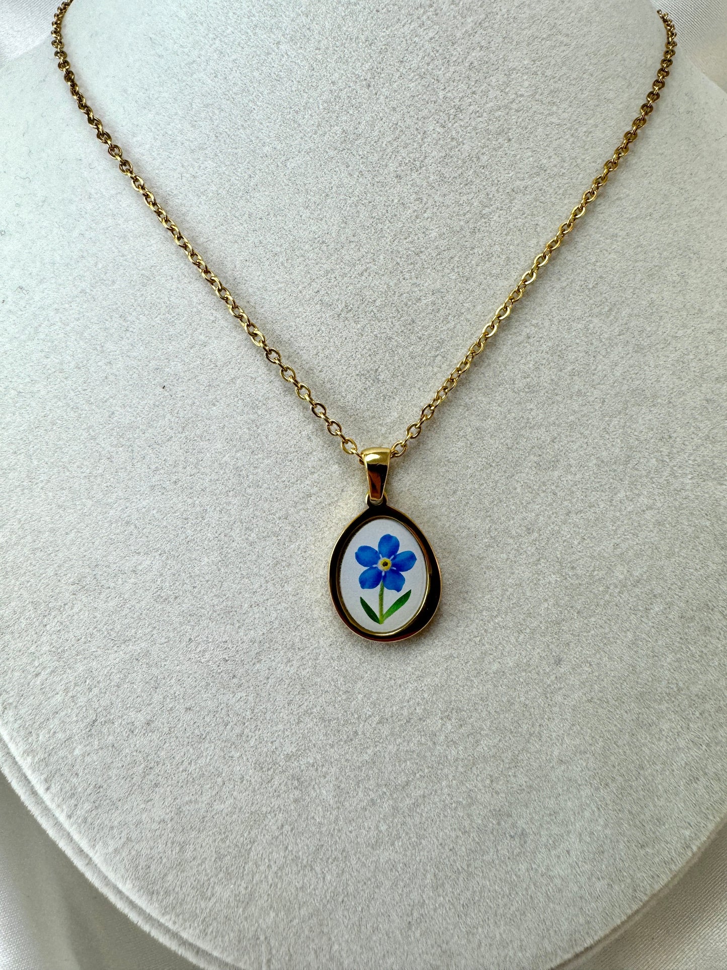 Collana cabochon con fiore blu
