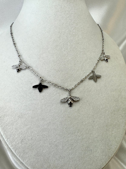 Collana con api