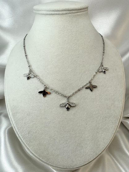 Collana con api