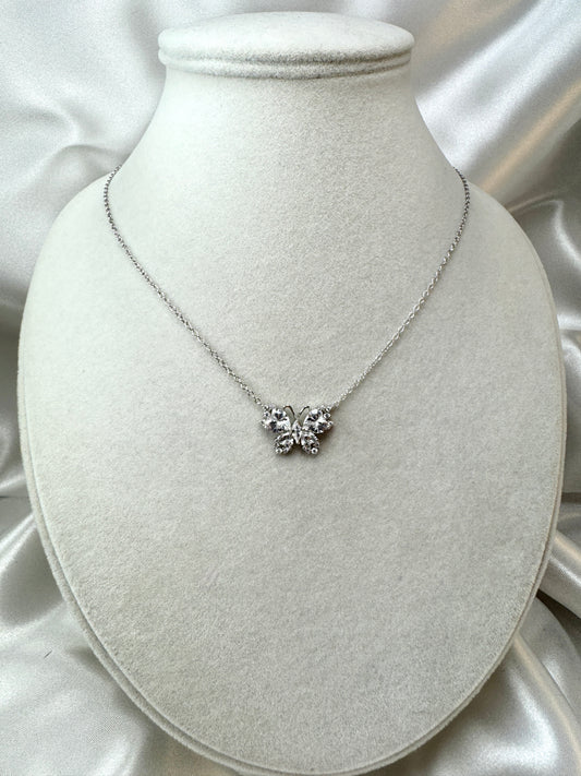 Collana con farfalla grande di zirconi
