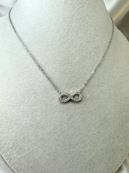 Collana con infinito di zirconi
