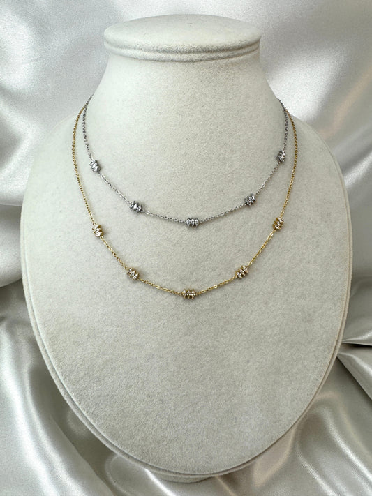 Collana con gruppi di brillantini