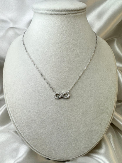 Collana con infinito di zirconi