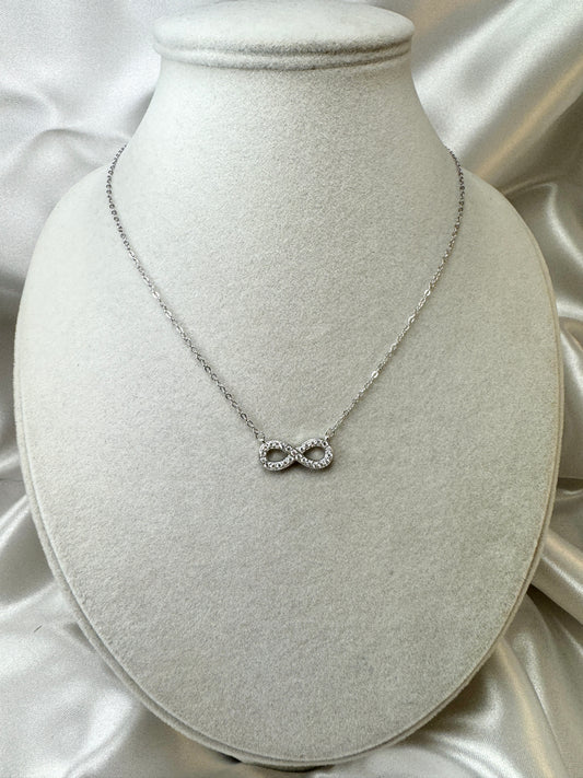 Collana con infinito di zirconi
