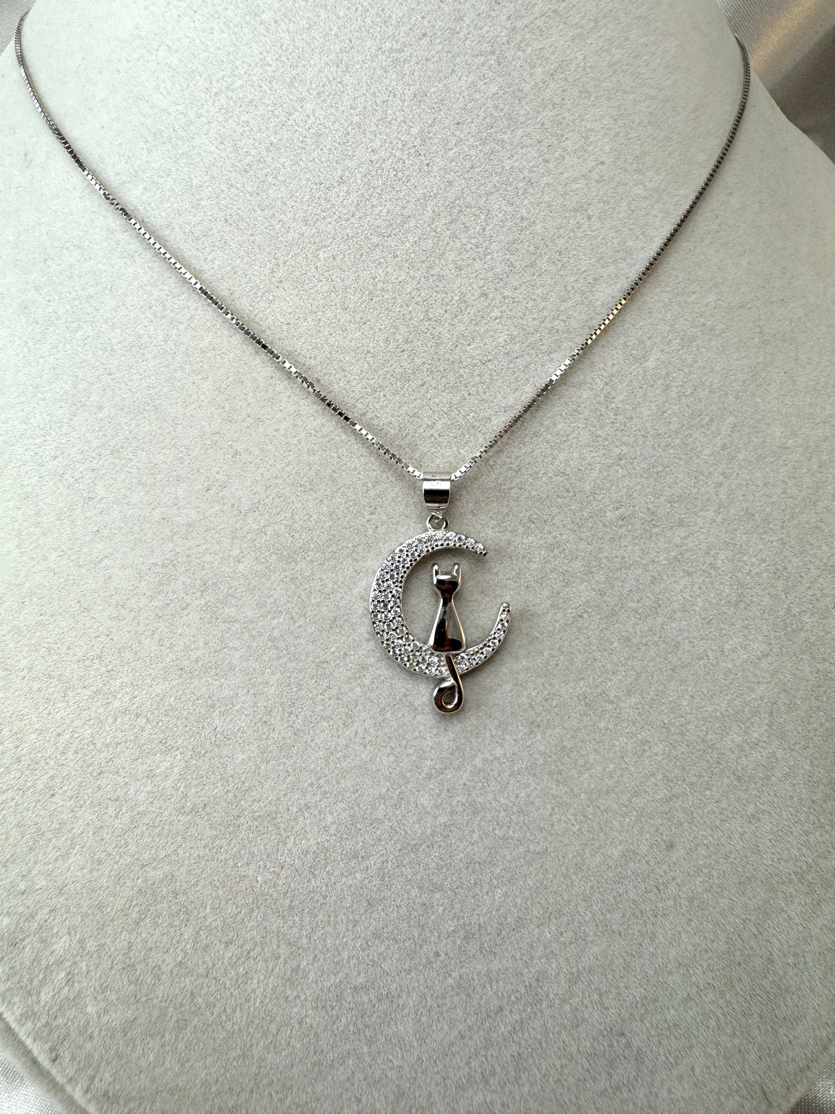 Collana con gatto sulla luna
