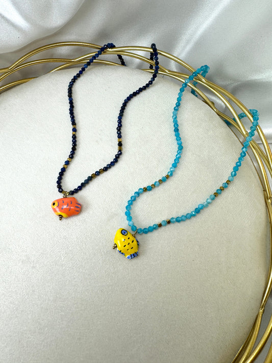 Collana in agata con pesce smaltato pendente
