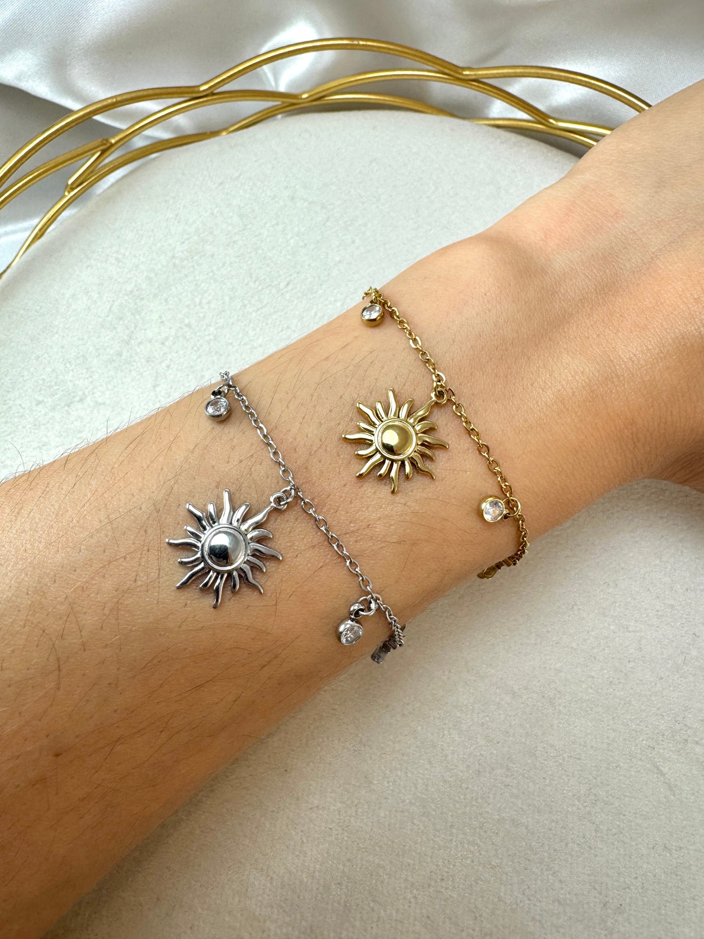 Bracciale sottile con sole e punti luce