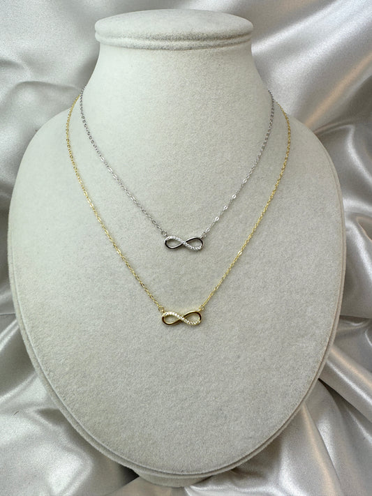 Collana con infinito metà zirconi metà liscio