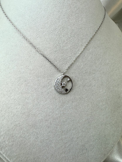 Collana con tondo, luna e stelle