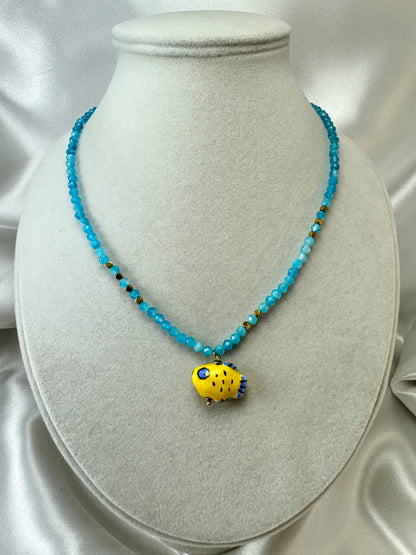 Collana in agata con pesce smaltato pendente