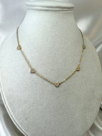 Collana con cuoricini fissi di brillantini