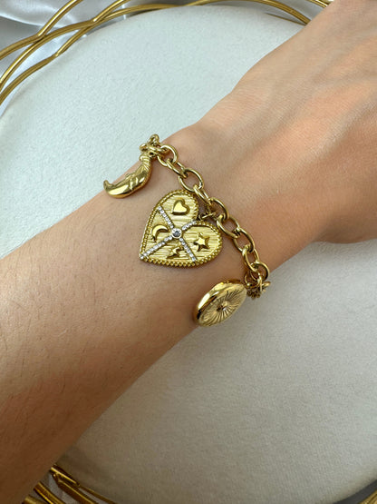 Bracciale con luna, cuore e ciondoli