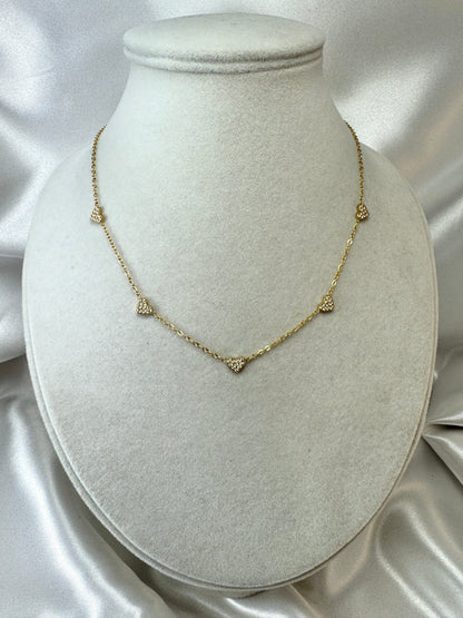 Collana con cuoricini fissi di brillantini