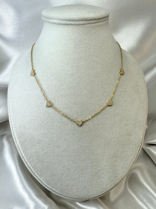 Collana con cuoricini fissi di brillantini
