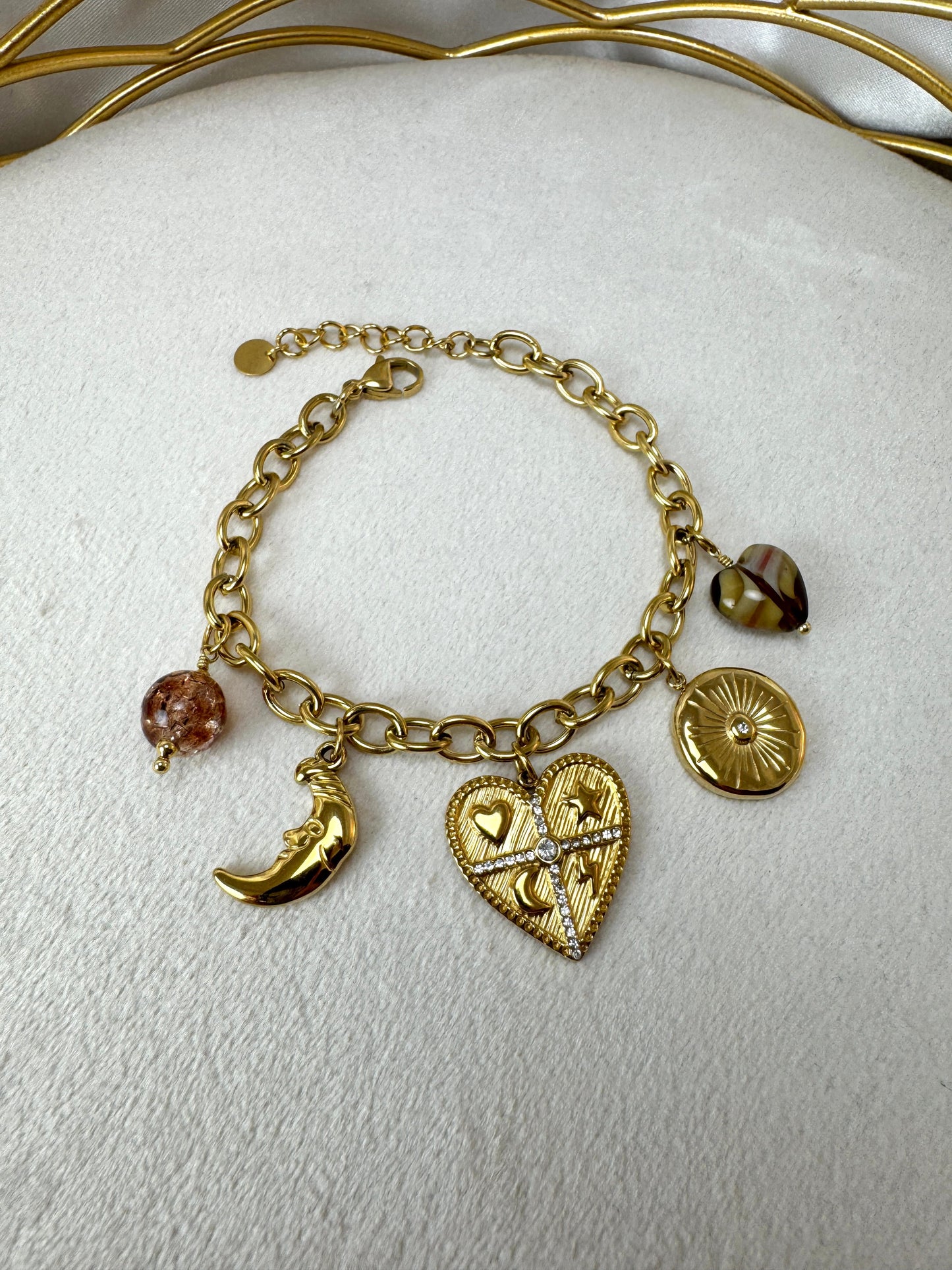 Bracciale con luna, cuore e ciondoli