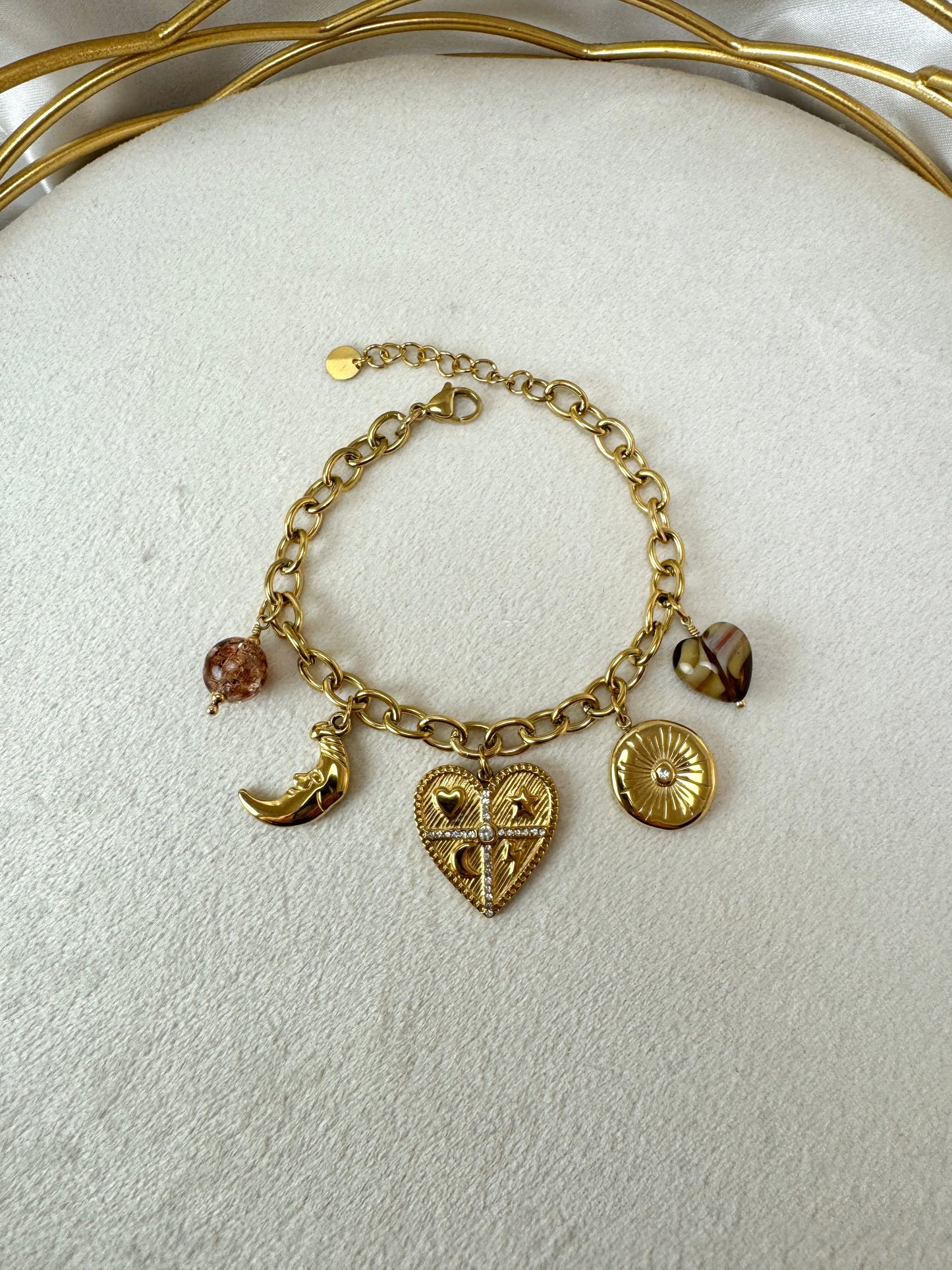 Bracciale con luna, cuore e ciondoli
