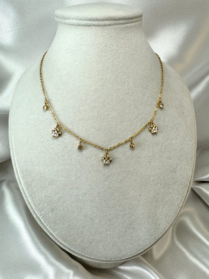 Collana con zampe e punti luce