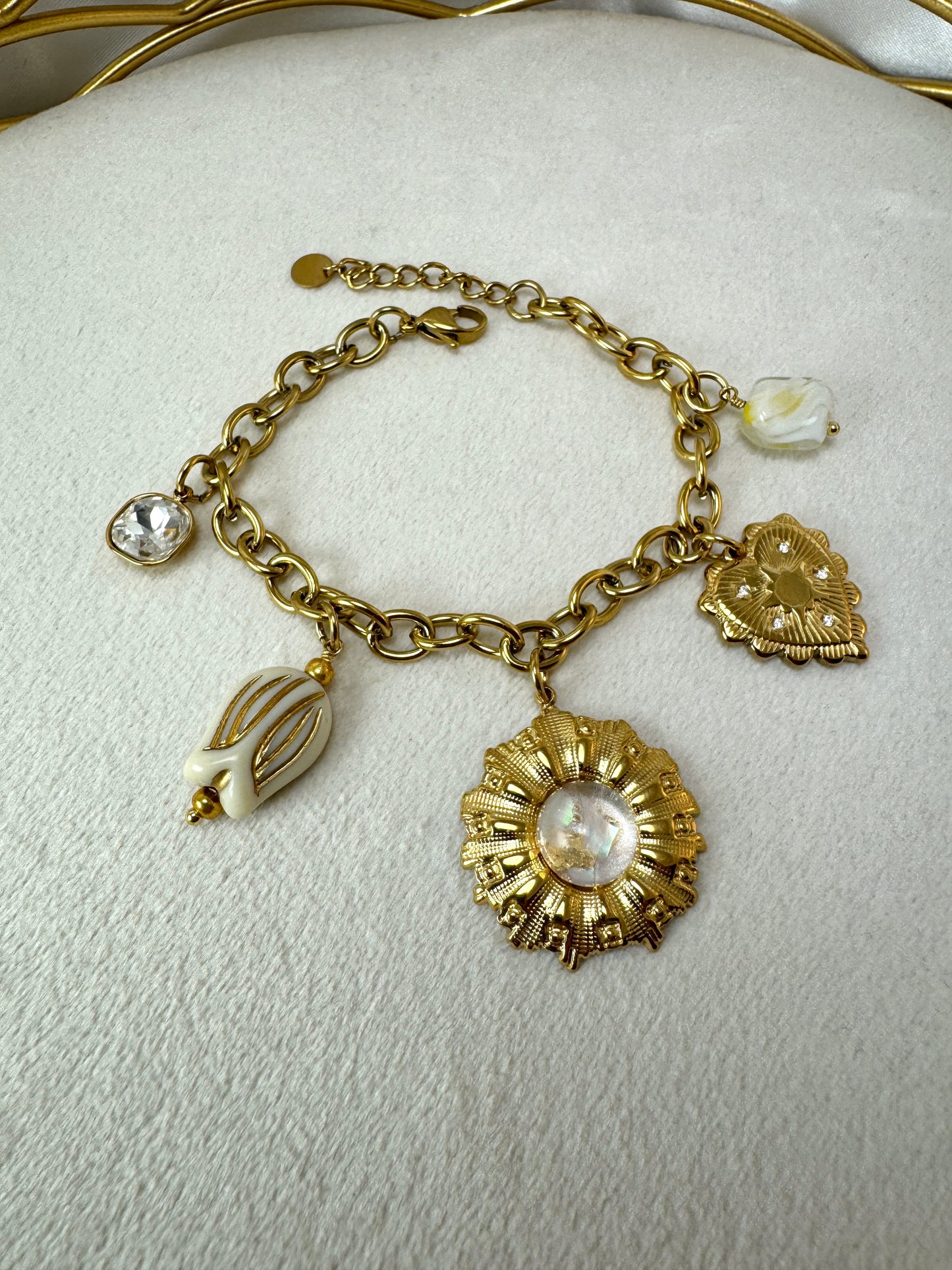 Collana con girasole iridescente, tulipano e ciondoli