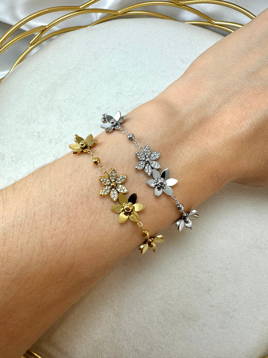 Bracciale sottile con fiori in rilievo